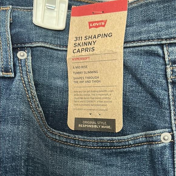Levi’s 311 Shaping Skinny Capris woman’s sz 18W - Picture 3 of 5